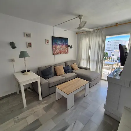 Erisa En Dos Min De La Playa, Puerto Marina بيت للعطل توريمولينوس